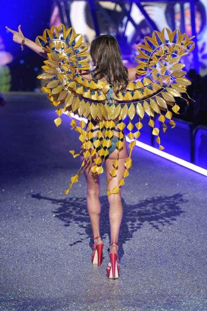 Alessandra Ambrosio à la Fashion Week de Paris