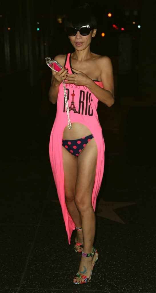 Bai Ling exhibe sa petite culotte