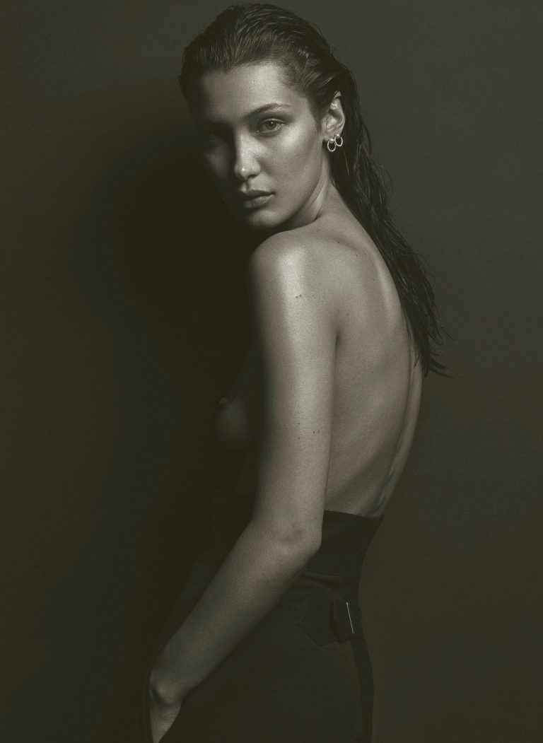 Bella Hadid seins nus dans V Mag