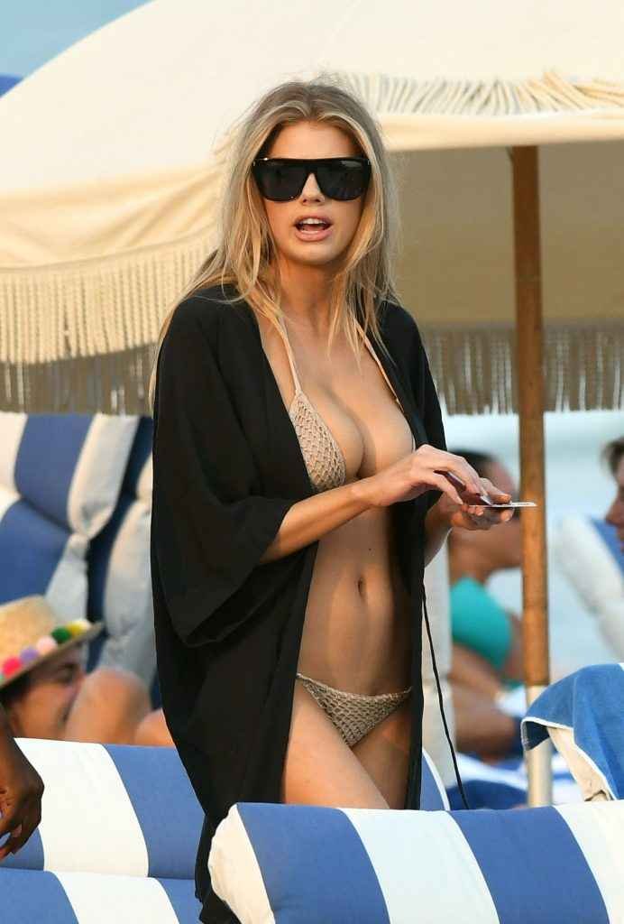 Charlotte McKinney en bikini à Miami