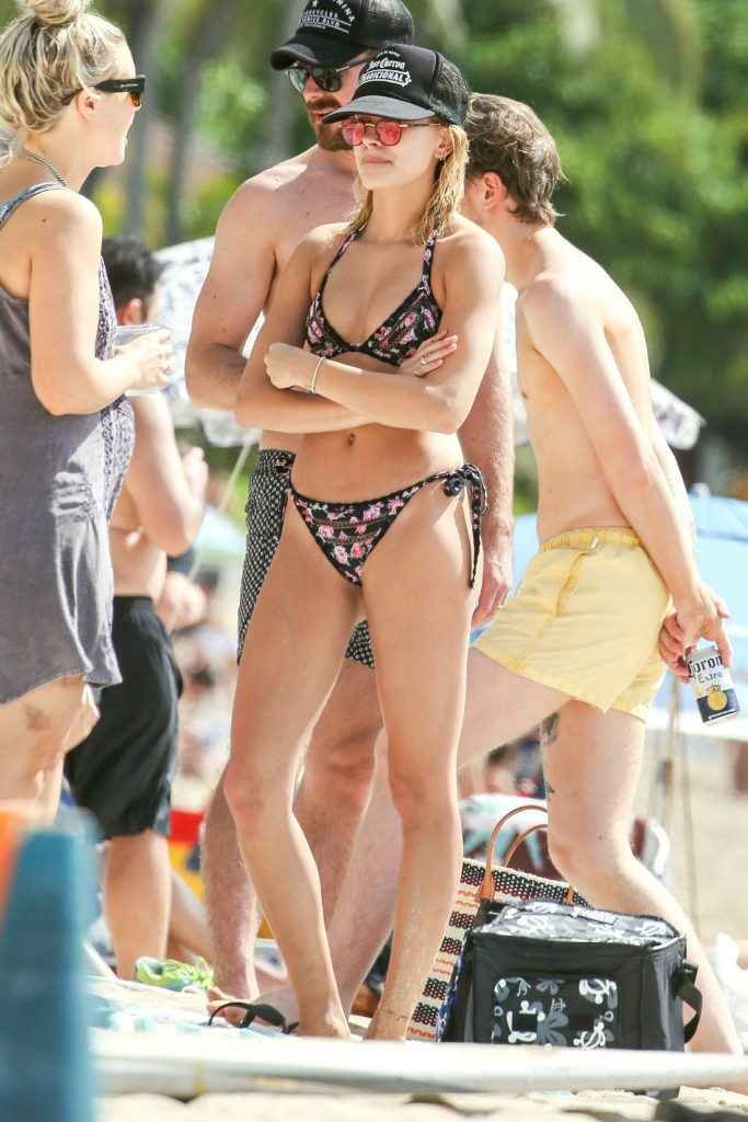 Hailey Baldwin en bikini à Honolulu