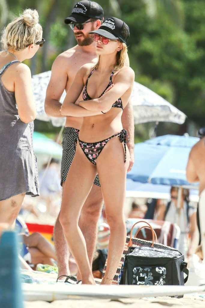 Hailey Baldwin en bikini à Honolulu