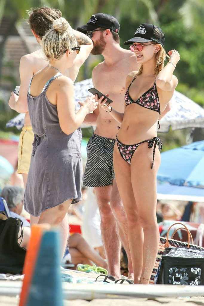 Hailey Baldwin en bikini à Honolulu