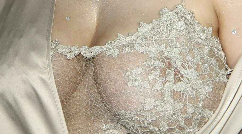Hayley Hasselhoff exhibe ses gros seins