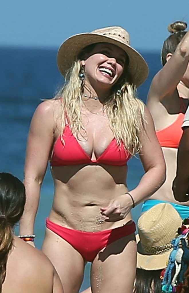 Hilary Duff en bikini au Mexique