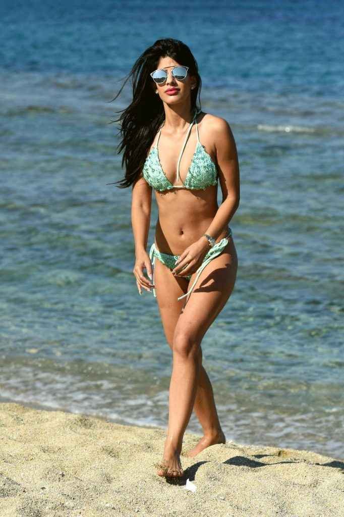 Jasmin Walia en bikini à Mykonos