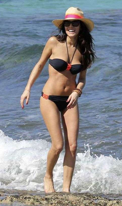Karine Ferri en bikini