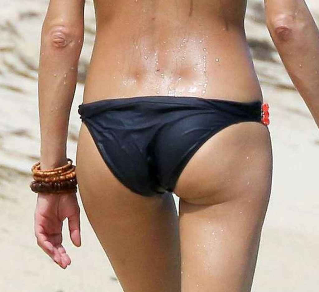 Karine Ferri en bikini