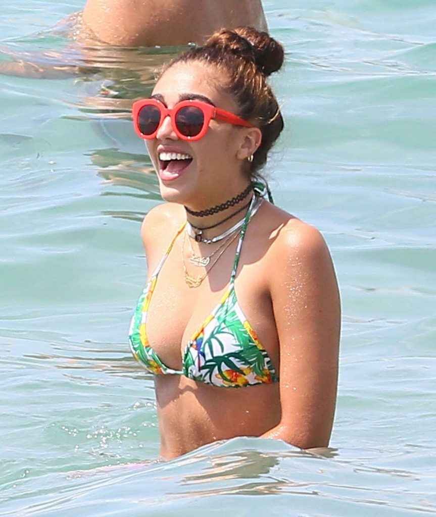 Lourdes Leon en bikini à Cannes