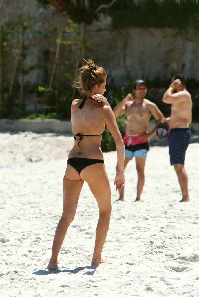 Millie Mackintosh en bikini en Afrique du Sud