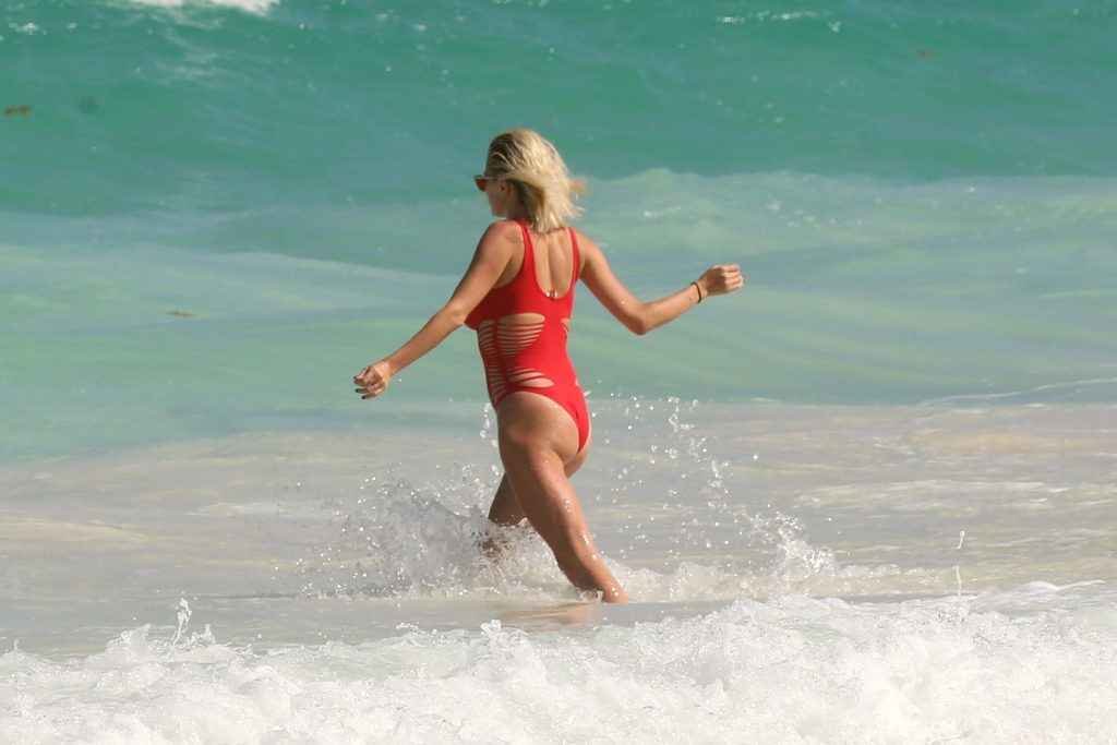 Caroline Vreeland en bikini au Mexique