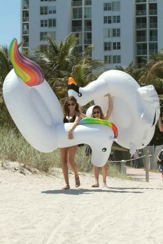 Cathy Hummels et Vanessa Fisher en maillot de bain à Miami