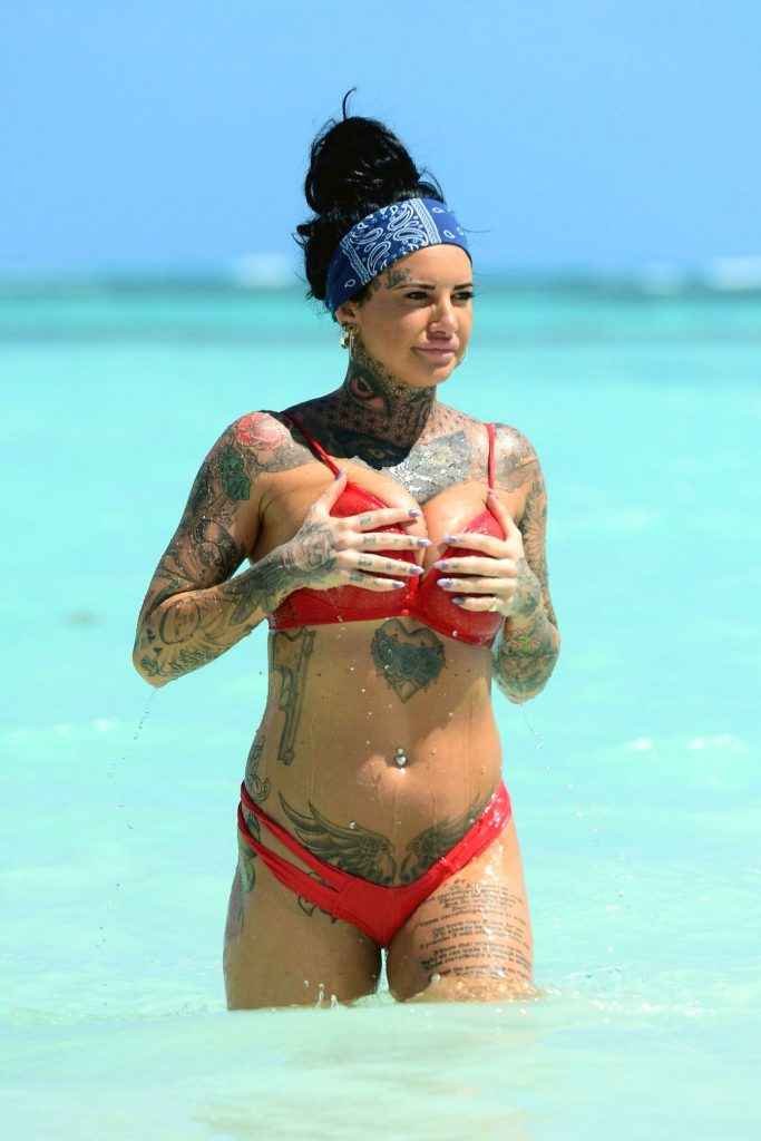 Jemma Lucy et Chantelle Connelly en bikini aux Caraïbes