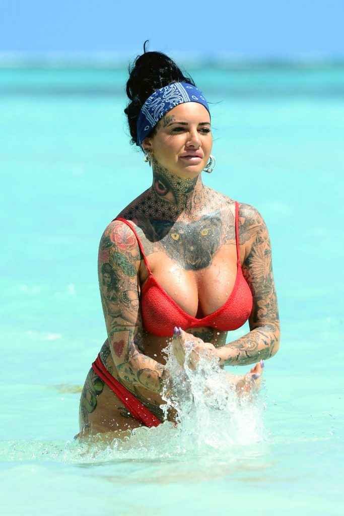 Jemma Lucy et Chantelle Connelly en bikini aux Caraïbes