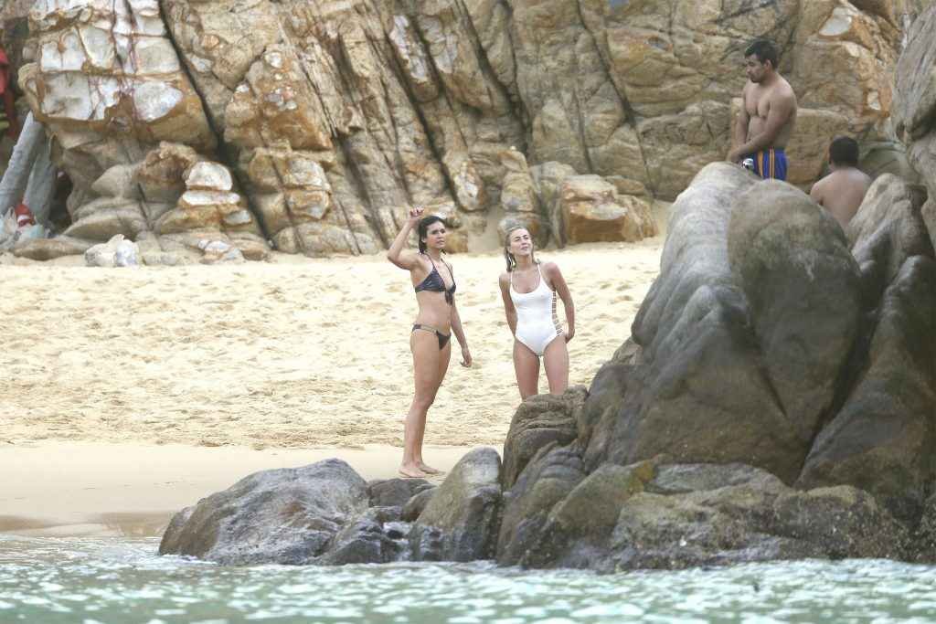 Julianne Hough, Nina Dobrev, maillot de bain et bikini