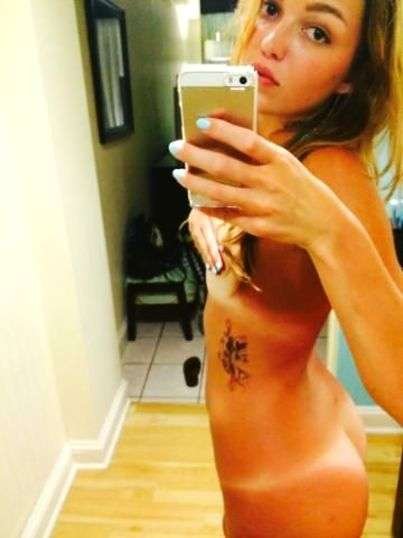 Lili Simmons nue, les photos volées