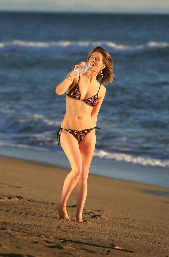 Mischa Barton en bikini pour 138 Water