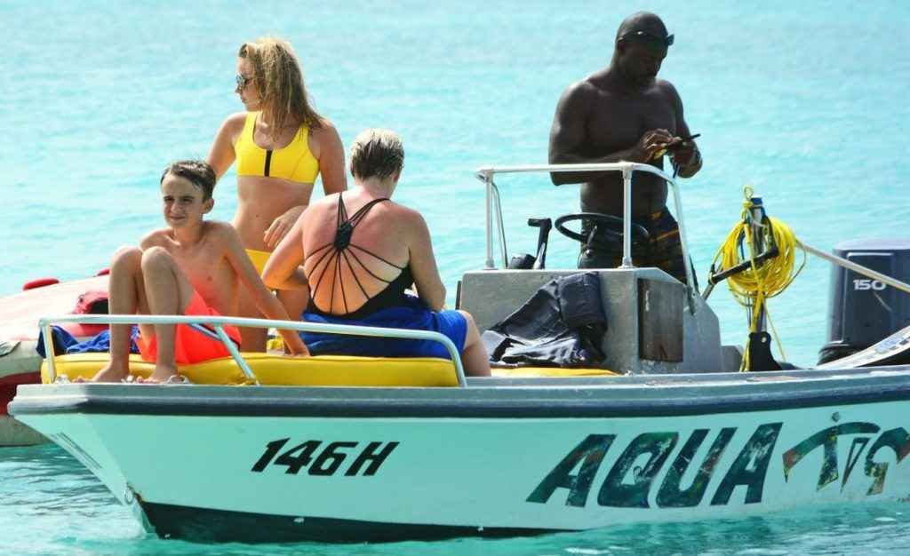 Tallia Storm en bikini à La Barbade