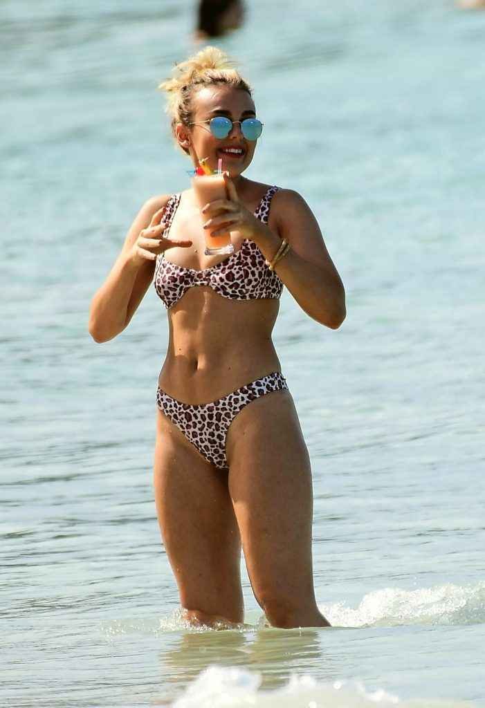 Tallia Storm en bikini à La Barbade