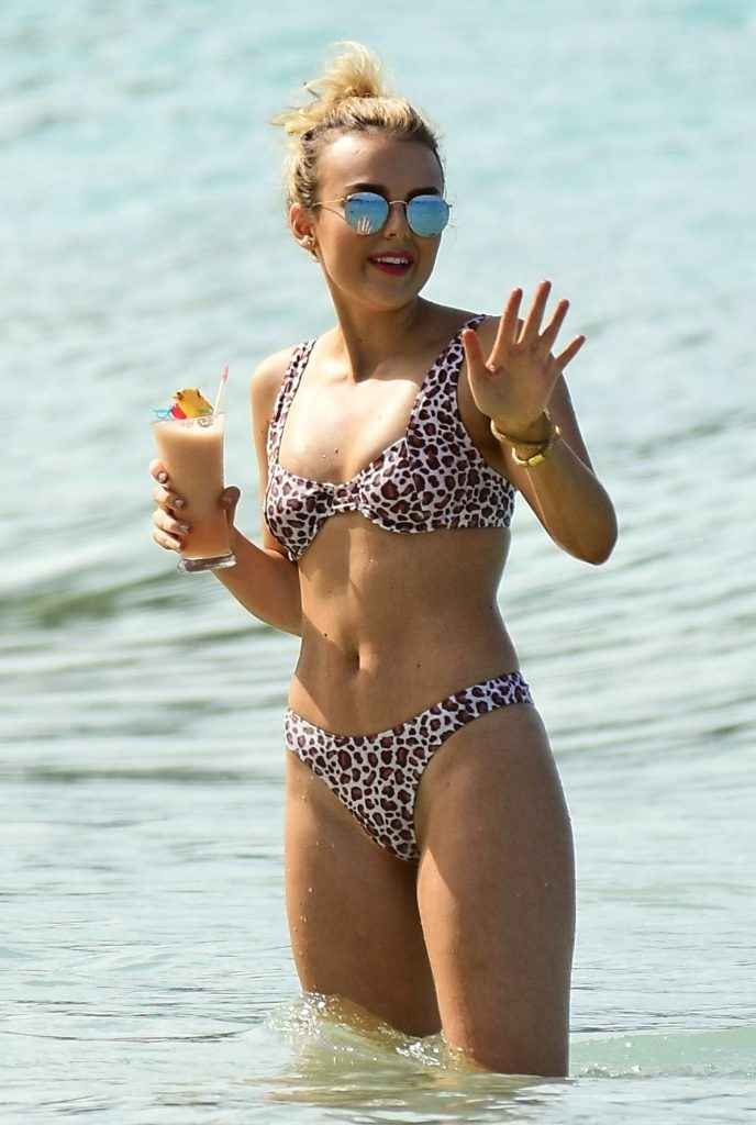 Tallia Storm en bikini à La Barbade