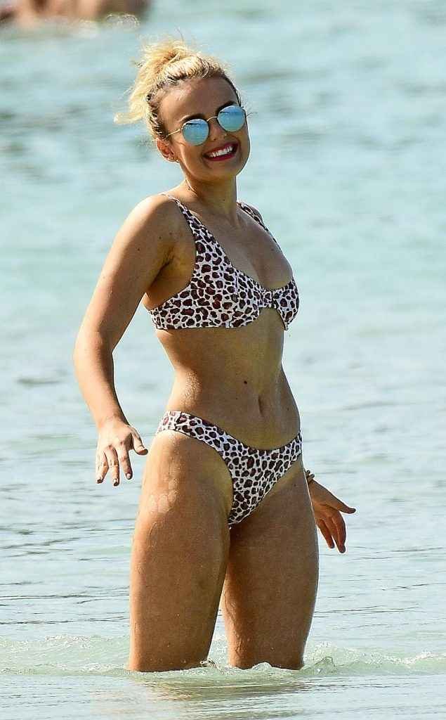 Tallia Storm en bikini à La Barbade