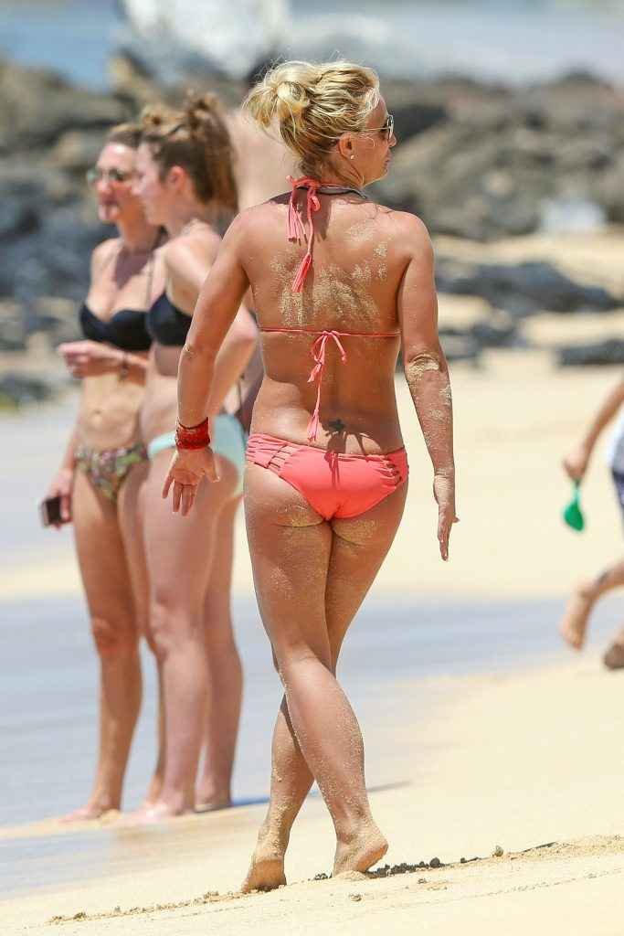 Britney Spears toujours en bikini à Hawaii