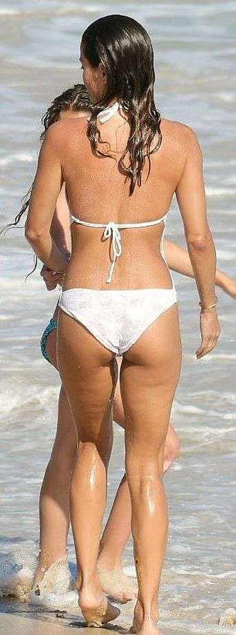 Brooke Burke seins nus aux Bahamas