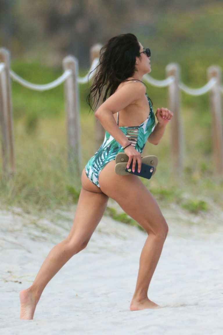 Diane Guerrero en maillot de bain à Miami