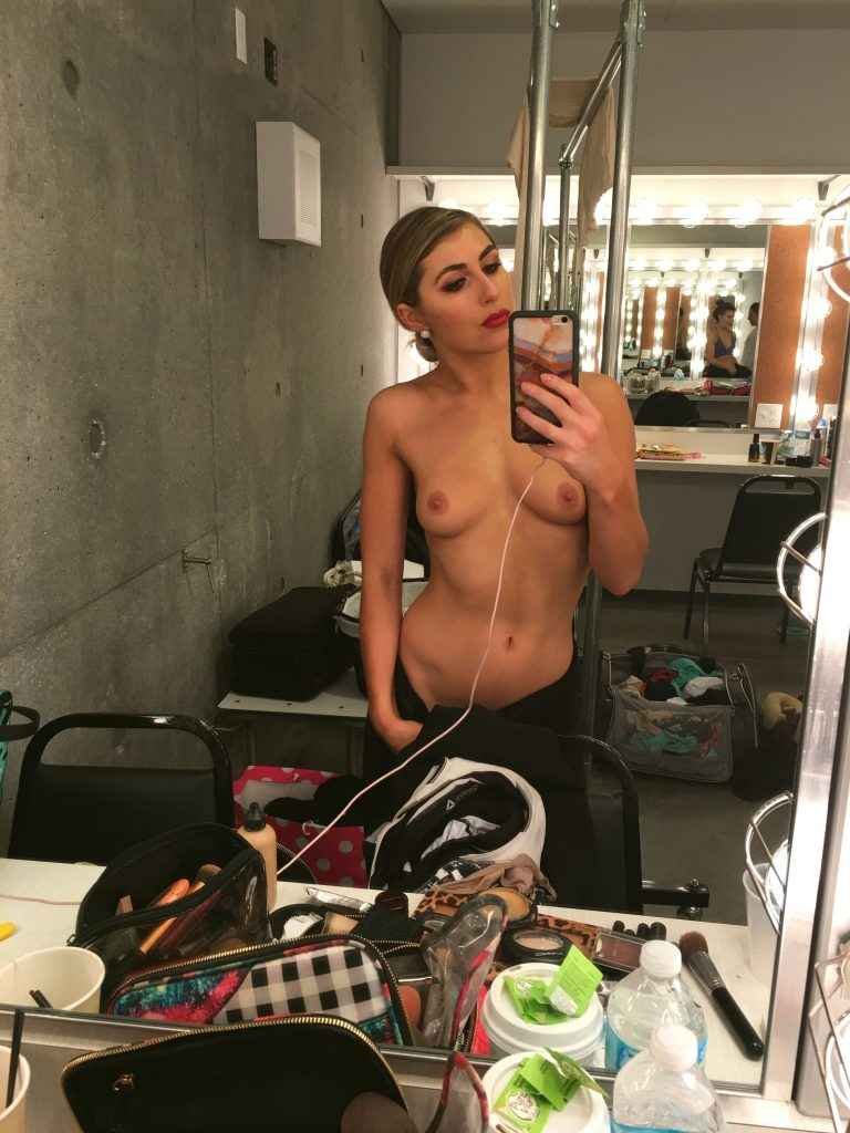 Emma Slater seins nus, les photos volées