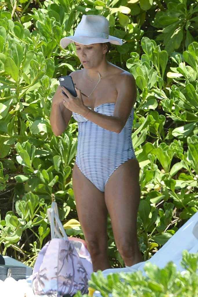 Eva Longoria en maillot de bain à Hawaii