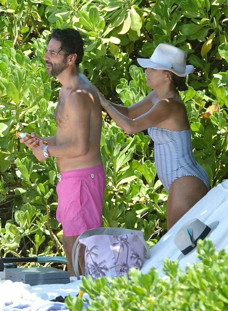 Eva Longoria en maillot de bain à Hawaii