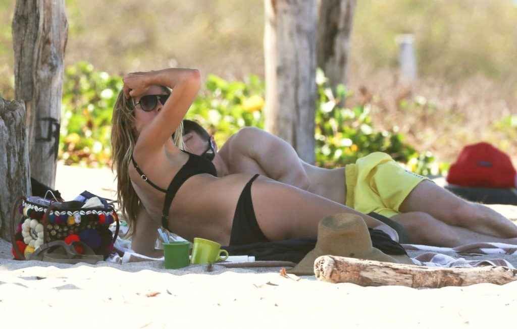 Heidi Klum en bikini au Costa Rica