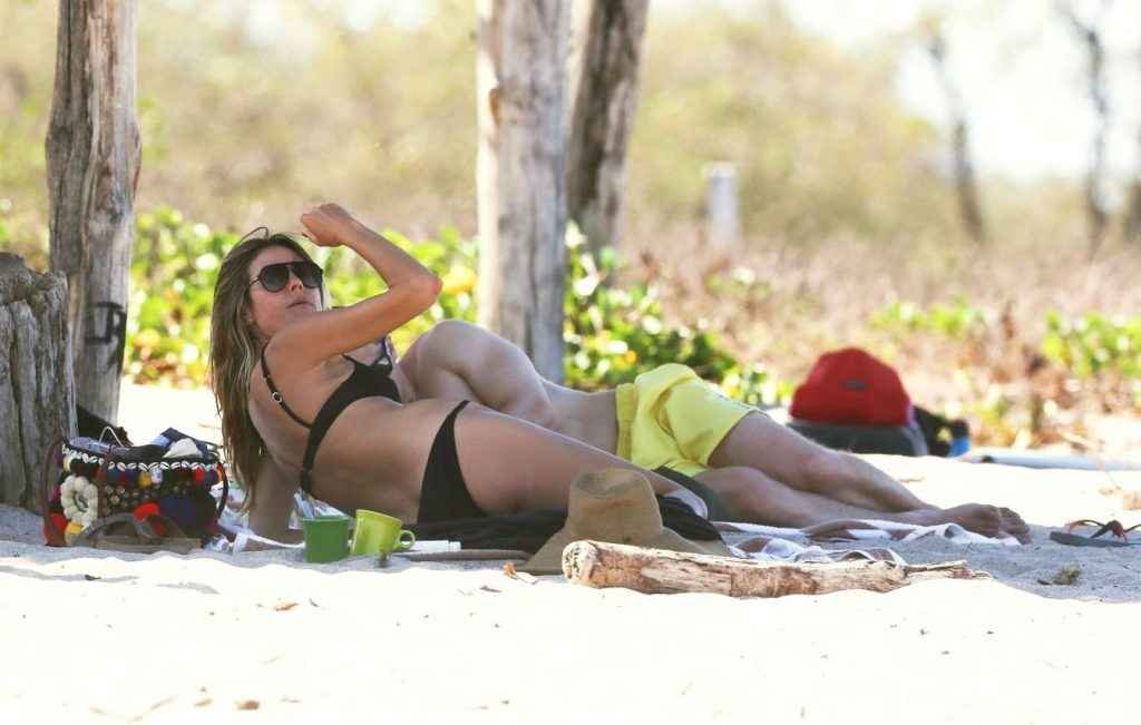 Heidi Klum en bikini au Costa Rica