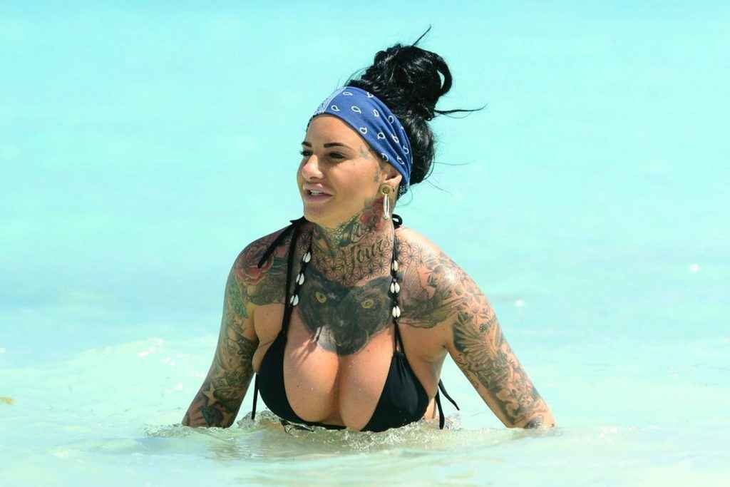 Jemma Lucy en bikini en Espagne