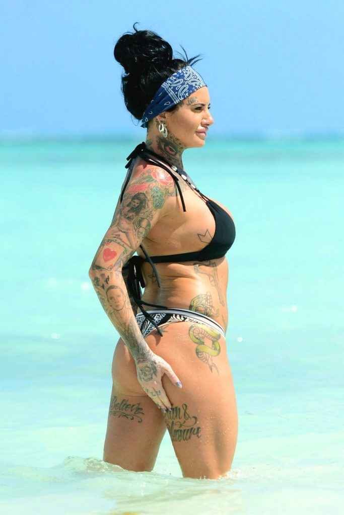 Jemma Lucy en bikini en Espagne