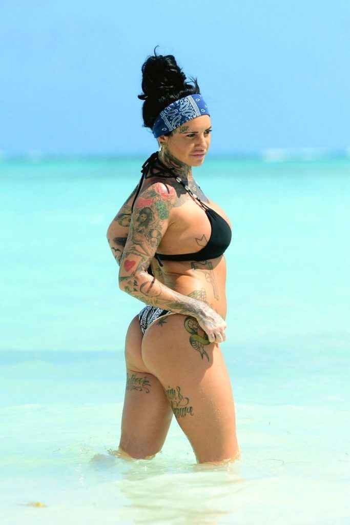 Jemma Lucy en bikini en Espagne