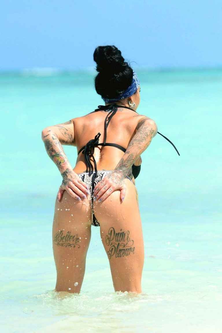 Jemma Lucy en bikini en Espagne