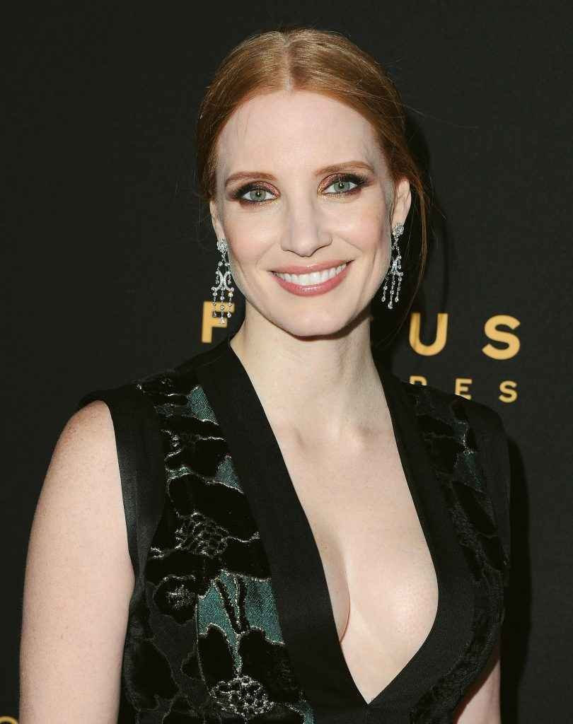 Jessica Chastain ouvre le décolleté à Los Angeles