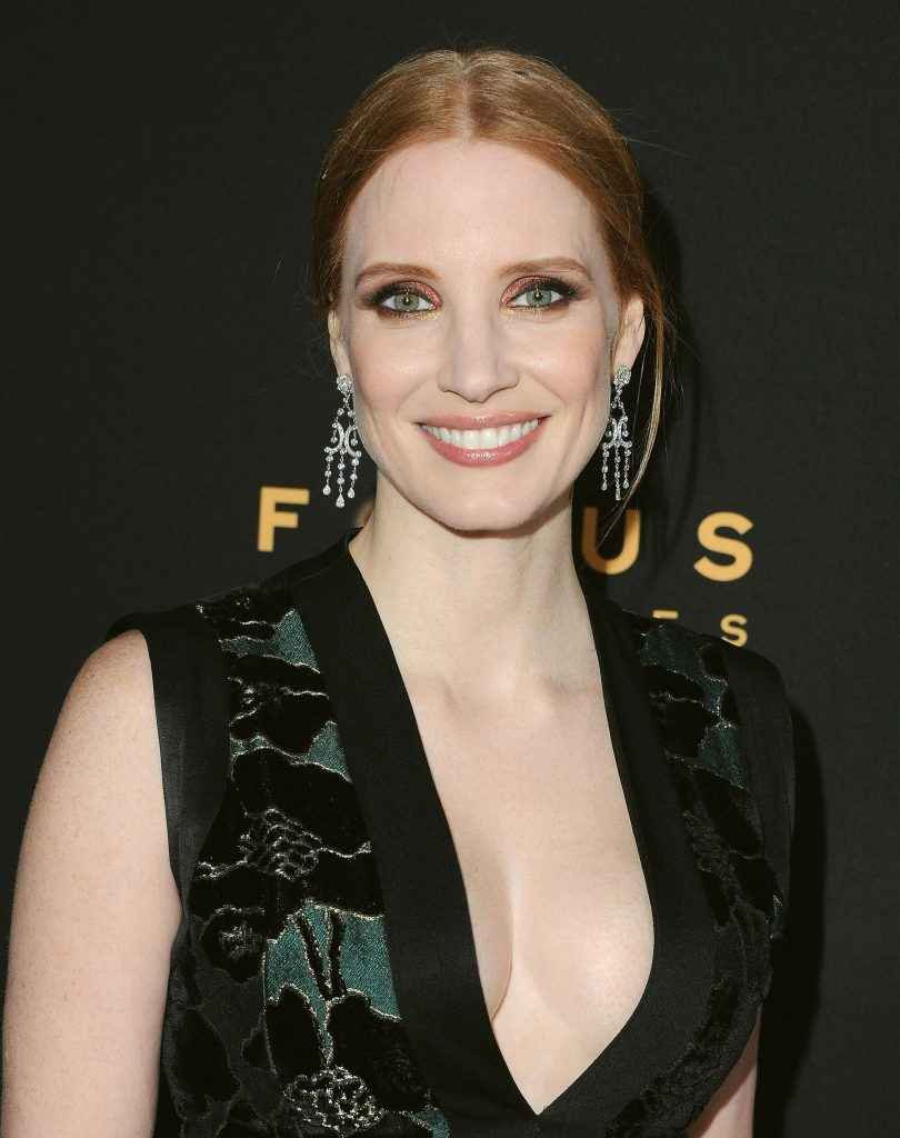 Jessica Chastain ouvre le décolleté à Los Angeles