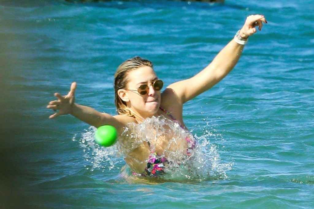 Kate Hudson en bikini à Hawaii