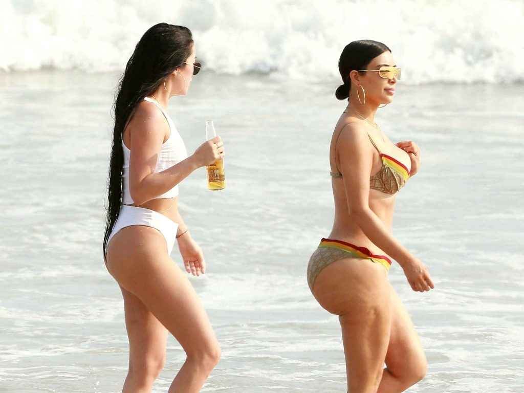 Kim et Kourtney Kardashian en bikini au Mexique