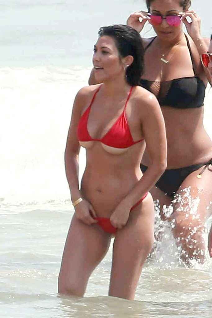 Kim et Kourtney Kardashian en bikini au Mexique