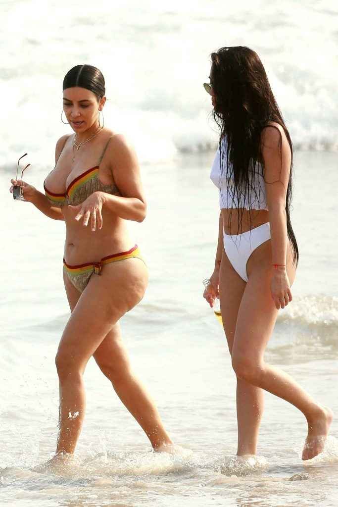 Kim et Kourtney Kardashian en bikini au Mexique