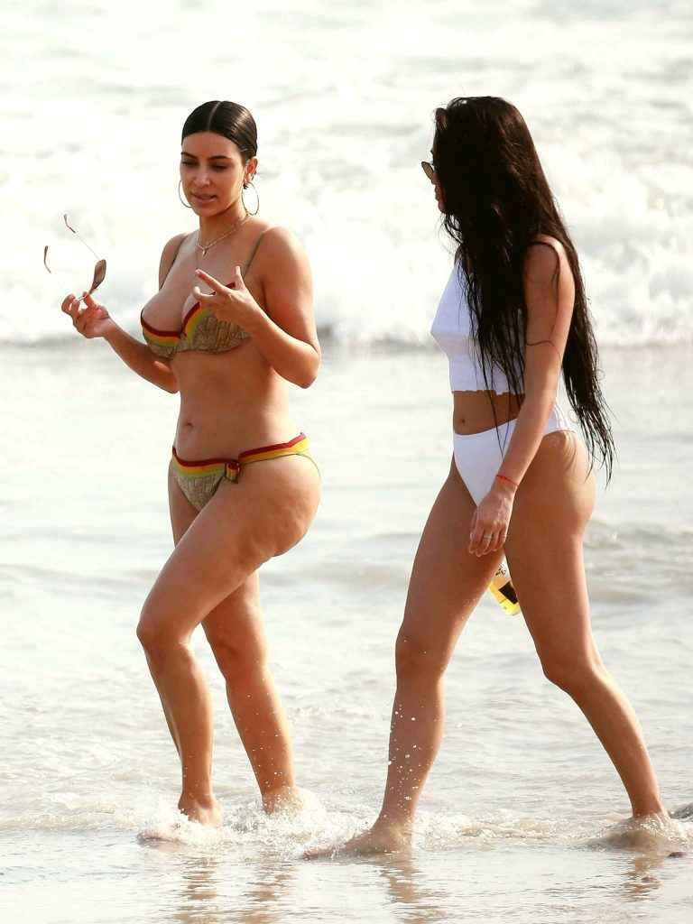 Kim et Kourtney Kardashian en bikini au Mexique