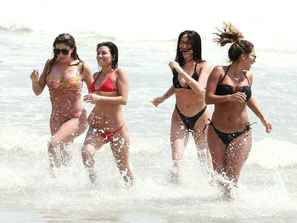 Kim et Kourtney Kardashian en bikini au Mexique