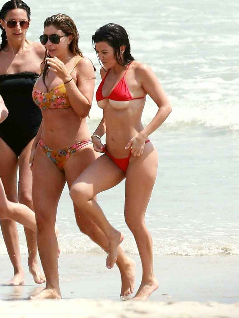 Kim et Kourtney Kardashian en bikini au Mexique