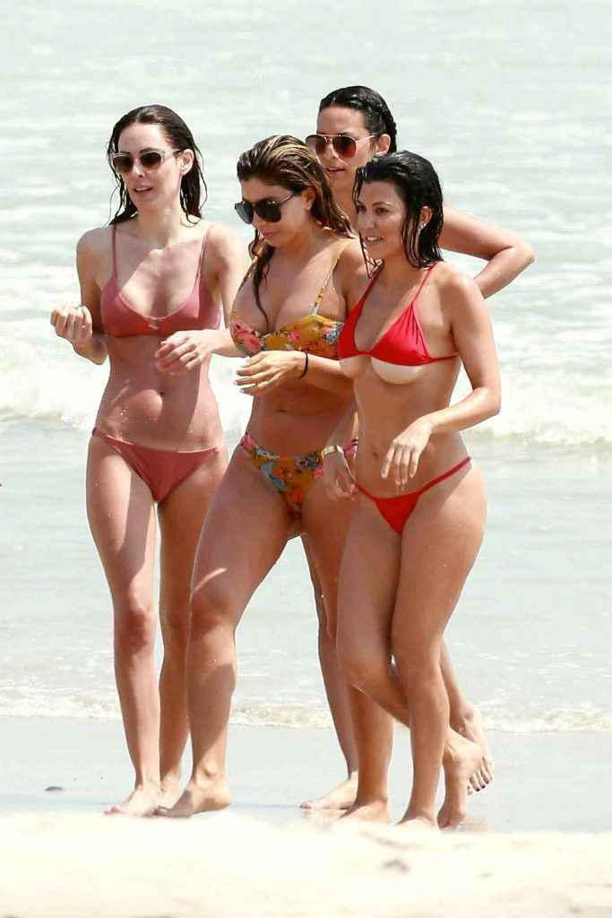 Kim et Kourtney Kardashian en bikini au Mexique