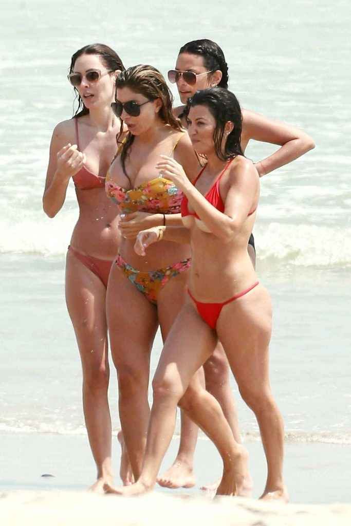 Kim et Kourtney Kardashian en bikini au Mexique