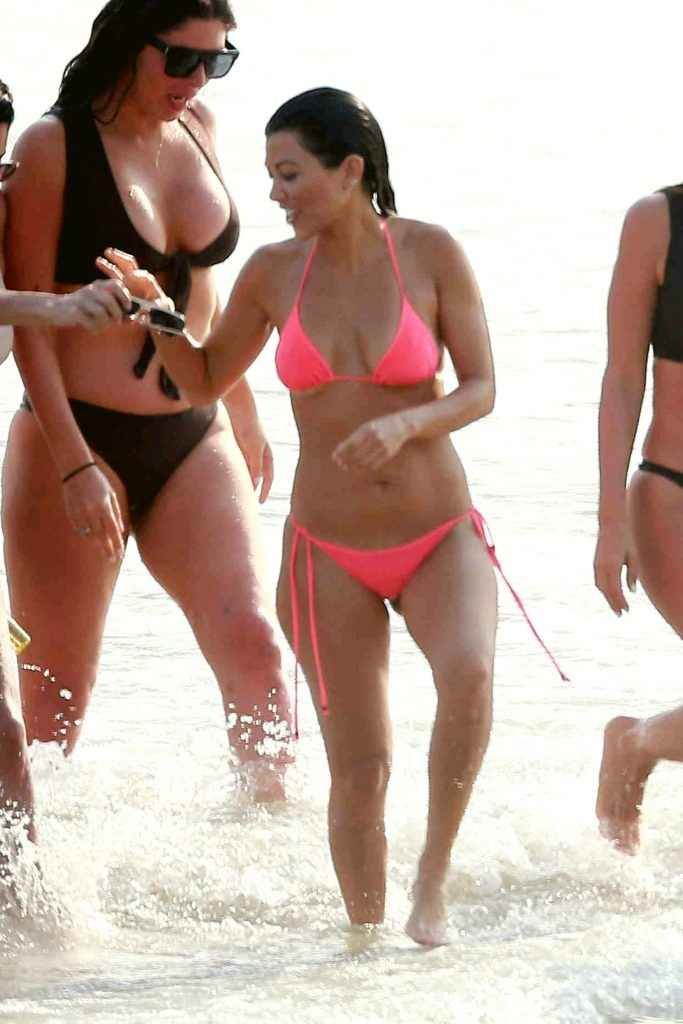 Kim et Kourtney Kardashian en bikini au Mexique