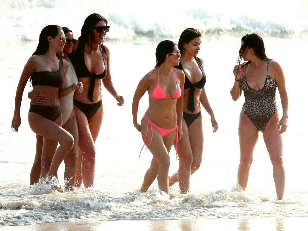 Kim et Kourtney Kardashian en bikini au Mexique